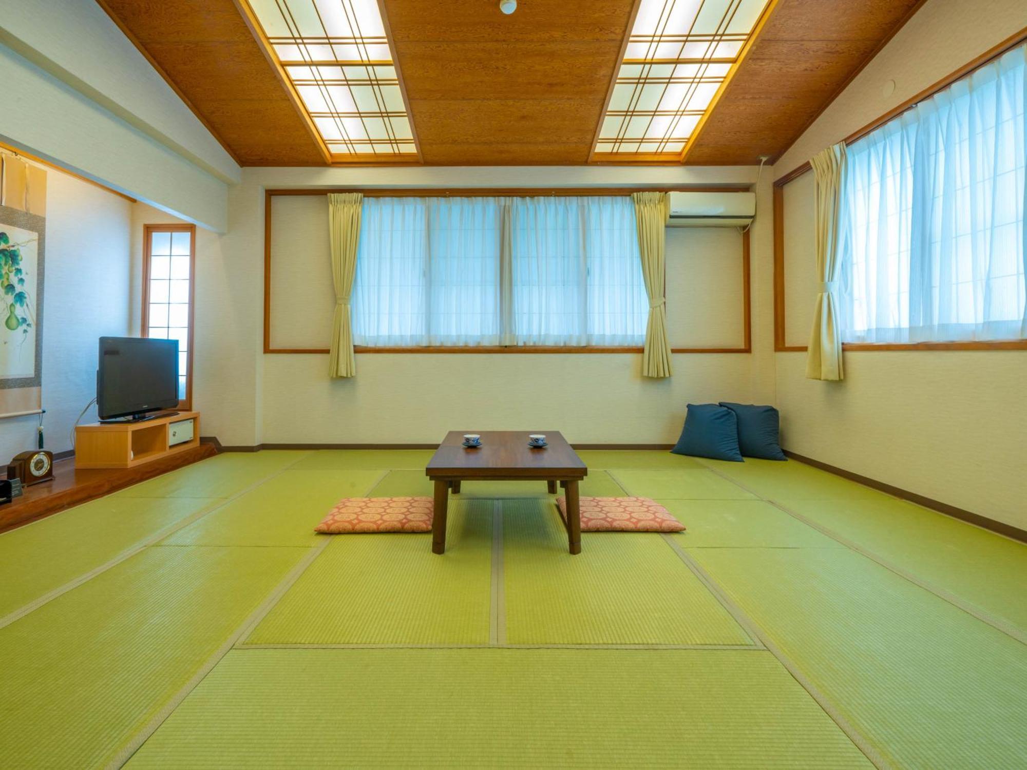 Hotel Yawaragi-No-Sato Yadoya Yufu Habitación foto